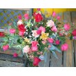 青森県青森市アンジェリックの花　カラフルなバラのアレンジメント